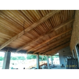 manutenção de telhado de madeira